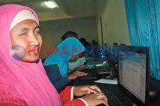 Tunanetra Diajari Komputer...