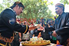 Merawat Alam Sekaligus...