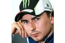 Lorenzo Enggan Terlempar