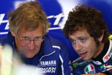 Rossi Tak Menyesal Buang...