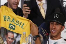 Hamilton Ingin Tiru...