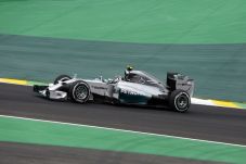 Rosberg Bungkam Hamilton