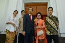 Jokowi Ajak Kahiyang...