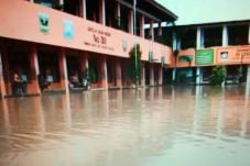 Banjir Landa Padang,...