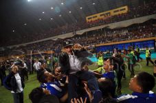 Antar Persib Juara,...