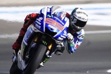 Keanehan Lorenzo Terhadap...