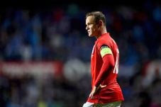 Rooney Terbebani Status...