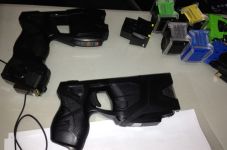Senjata Kejut Taser...