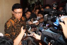 Tjahjo Kumolo Serahkan...