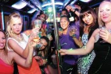 Party Hard di Dalam...