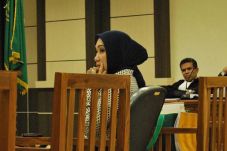 Korupsi, Istri Wali...