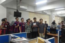 Advan Bagi-bagi Ponsel...