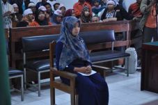 Sidang Ervani Dilanjutkan...