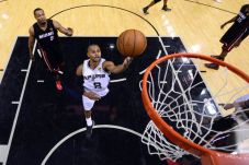 Spurs Tambah Luka Warriors