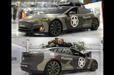 Tesla Persembahkan Mobil...