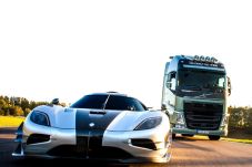 Truk Volvo Adu Cepat...