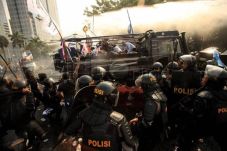 Polisi Bertindak Anarkistis...