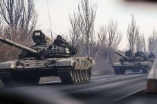 NATO: Pasukan dan Tank...