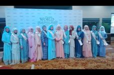 Tidak Sekadar Berhijab,...