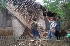 Angin Kencang Rusak...