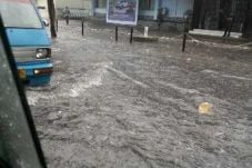Hujan Sejam, Jalan Sudirman...