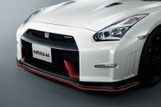 Laris Manis, Nissan...