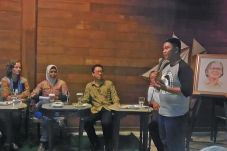 Identitas yang Kian...