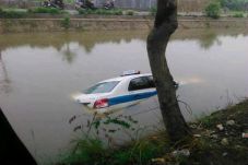 Diduga Sopir Ngantuk,...