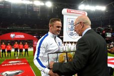 Rooney Optimistis Lampaui...
