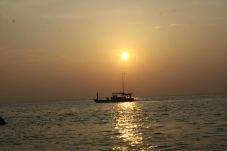 Melongok Indahnya Sunset...