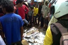 Truk Tabrak Becak Motor,...