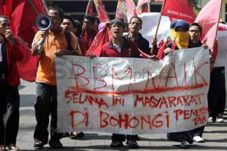 Tolak Kenaikan BBM,...