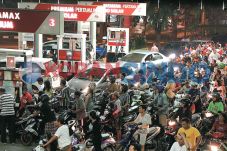 Premium Rp8.500, Solar...