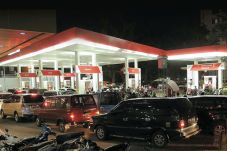Antrean Panjang dan...