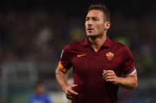 Totti Tertarik Ikuti...