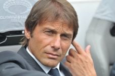 Gunakan 4-4-2, Conte...