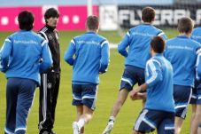 Loew Keluhkan Cedera...