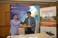 Telkomsigma-VMware Tawarkan...