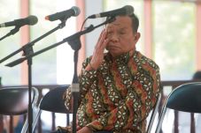 Ramlan Comel Dituntut...