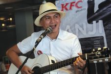 Anji Bikin Histeris...