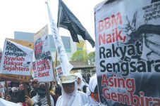 BBM Naik, Rakyat Sengsara!