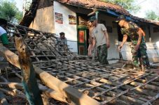 Rumah Warga ambruk Diterjang...
