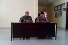 Saling Pandang, Penyebab...