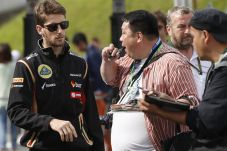 Bertahan di Lotus, Grosjean...