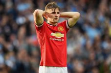 Shaw Berharap Fit Lawan...