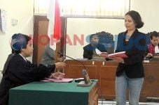 Florence Sihombing Minta...