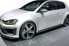 VW Golf R 400 Menuju...