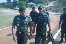 Kapolri Bahas Bentrokan...