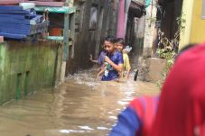 Banjir Surut, Warga...