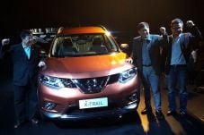 Beli Nissan Bisa Nonton...